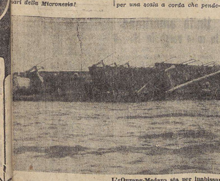 Photograph printed in Il Piccolo on 16 October 1940 of a ship listing and low in the water, captioned L'Ourang-Medan sta per inabissarsi.